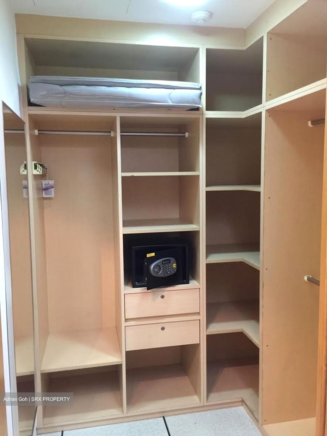 International Plaza (D2), Apartment #380058891